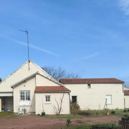 Δωμάτια σε οικογενειακή κατοικία Chez Martine Nemorosa Maison Entiere *